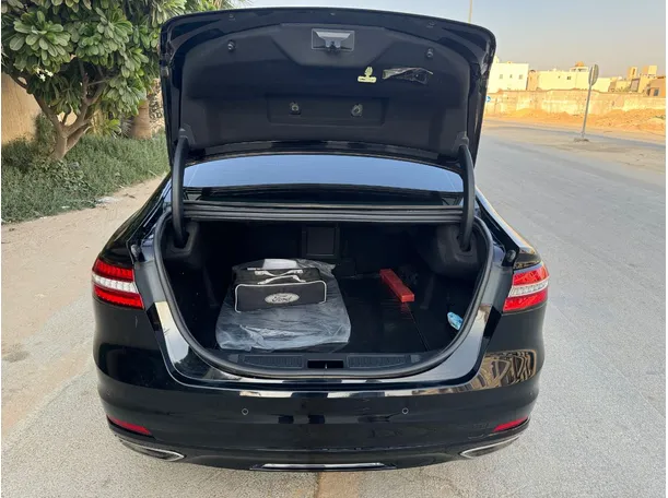 Car image 20