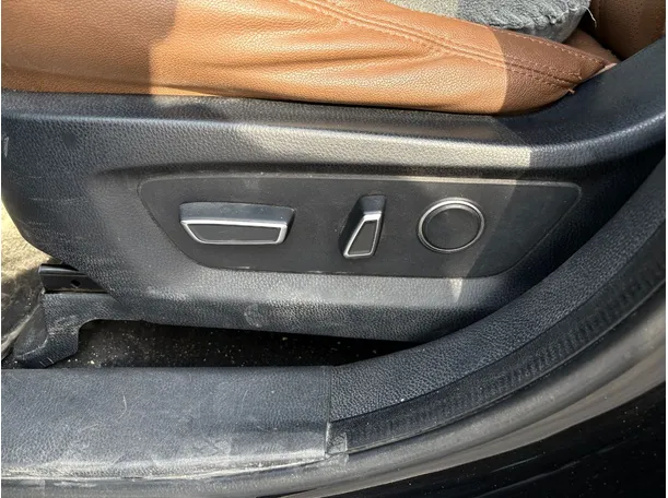Car image 29