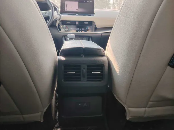 Car image 29