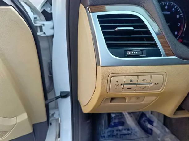 Car image 39