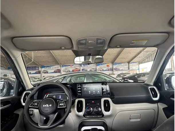 Car image 16