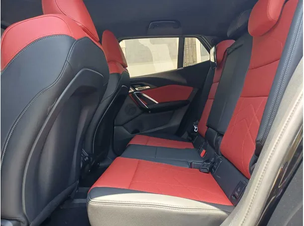 Car image 13