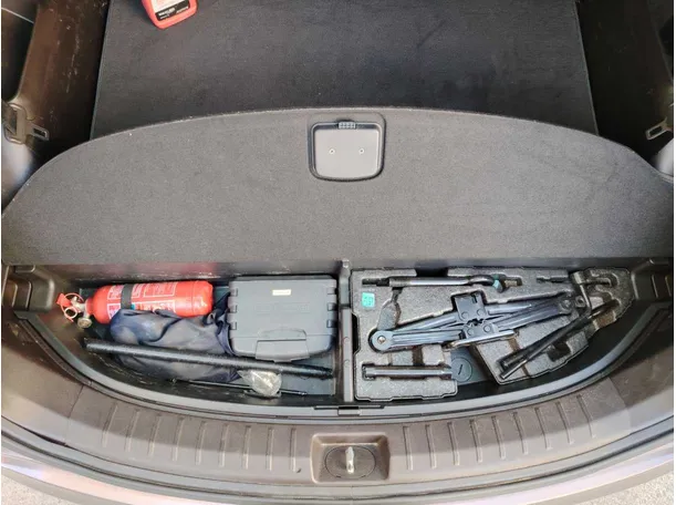 Car image 24