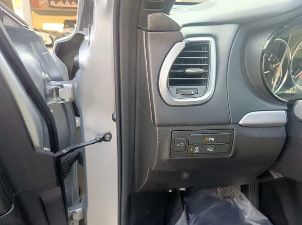 Car image 32