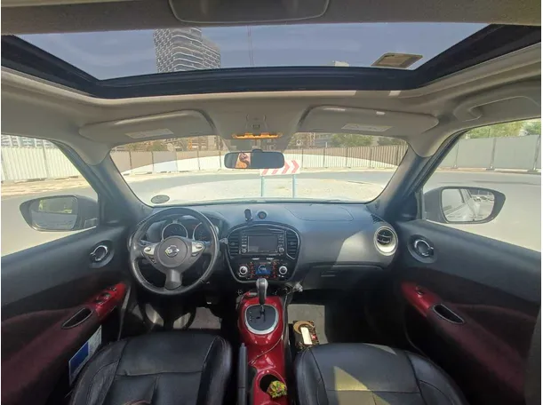 Car image 14