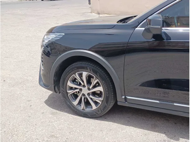 Car image 9