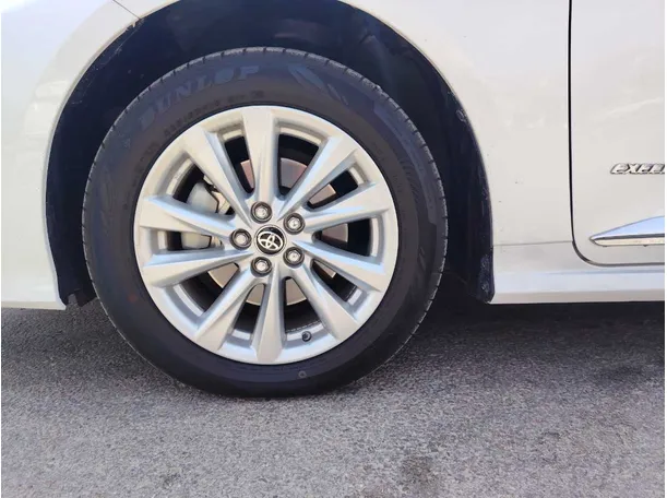 Car image 10