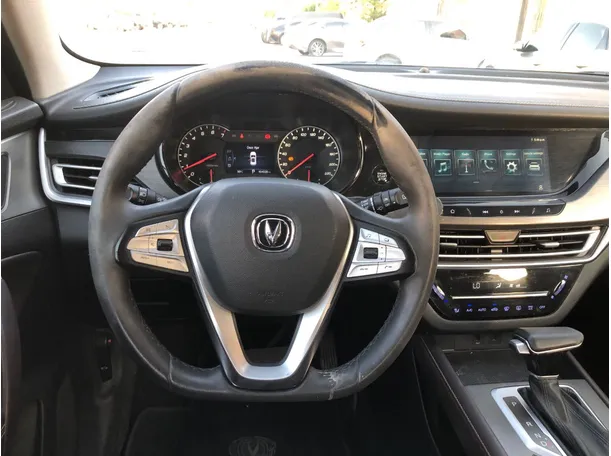 Car image 18