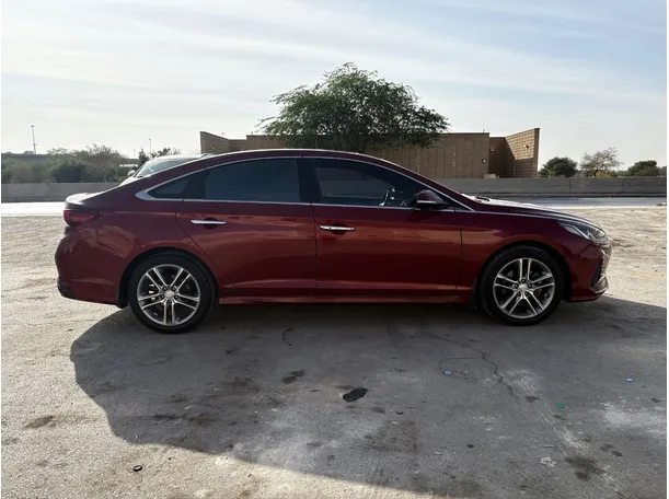 Car image 4