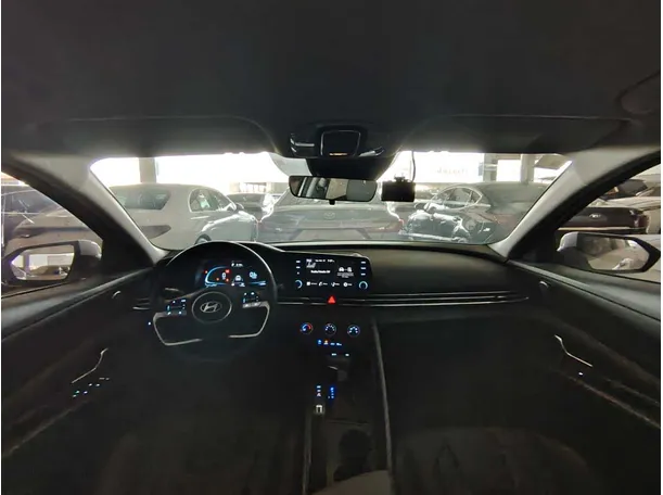 Car image 17