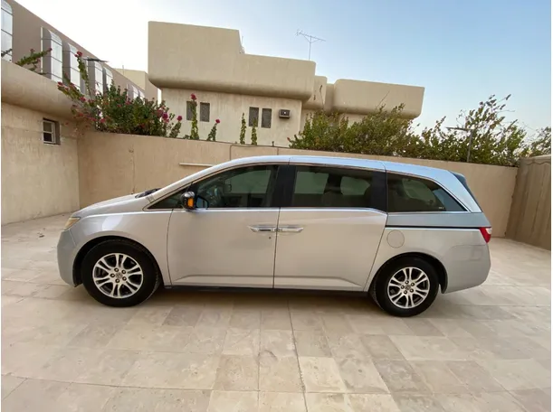 Car image 8