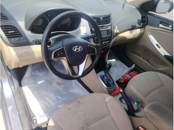 Car image 12