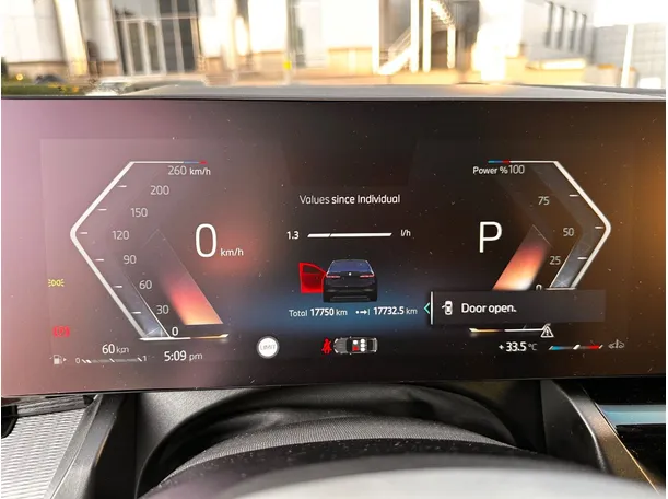 Car image 23