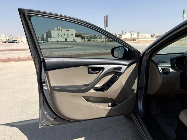 Car image 10