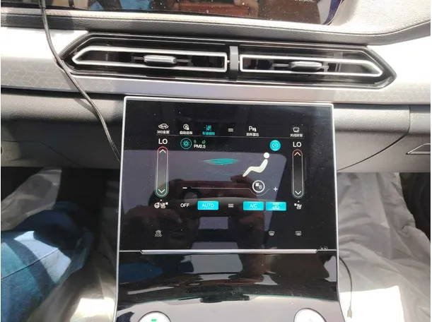 Car image 23