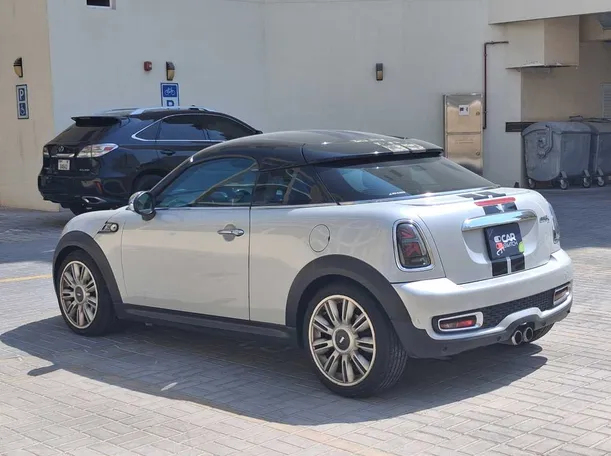 Car image 7