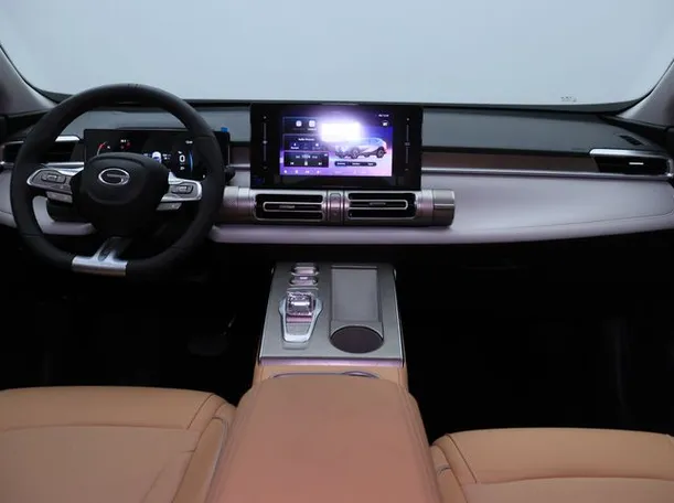 Car image 14
