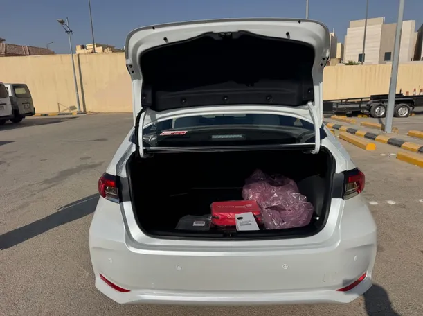 Car image 19