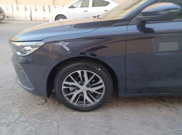 Car image 9