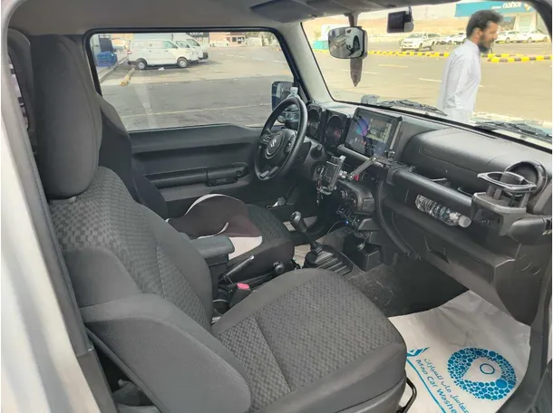 Car image 15