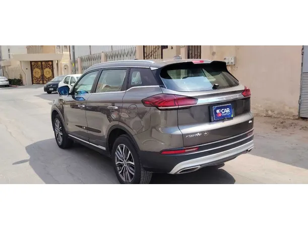 Car image 8