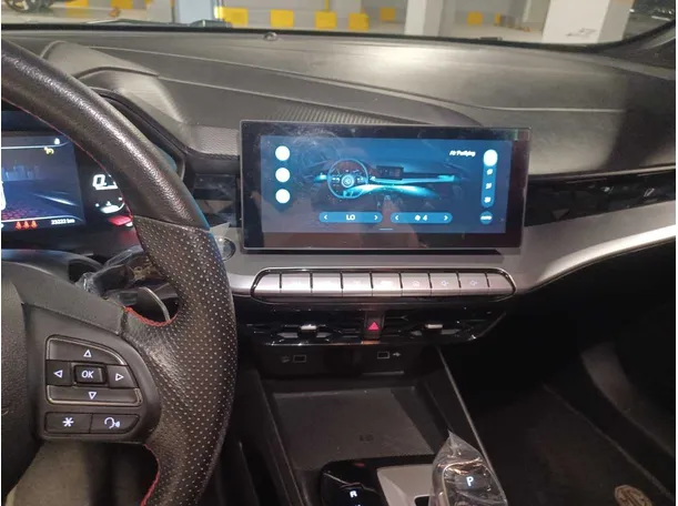 Car image 18
