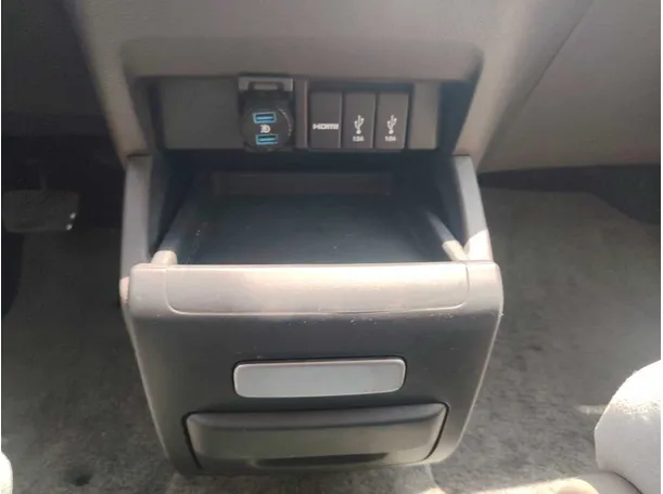 Car image 28