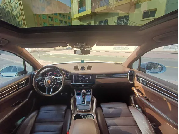 Car image 17