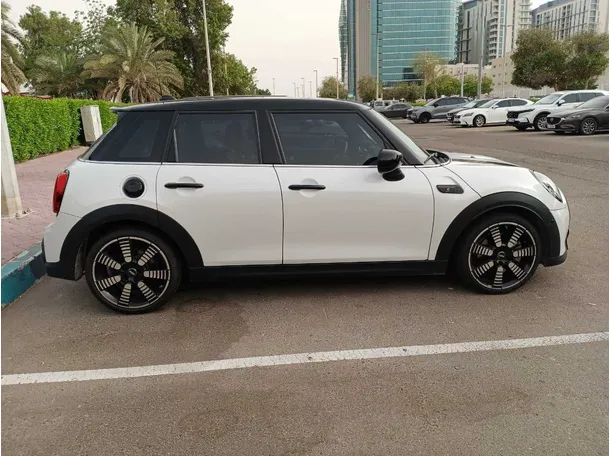 Car image 8
