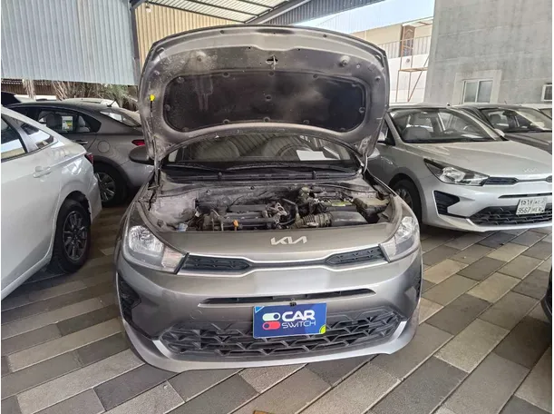 Car image 19