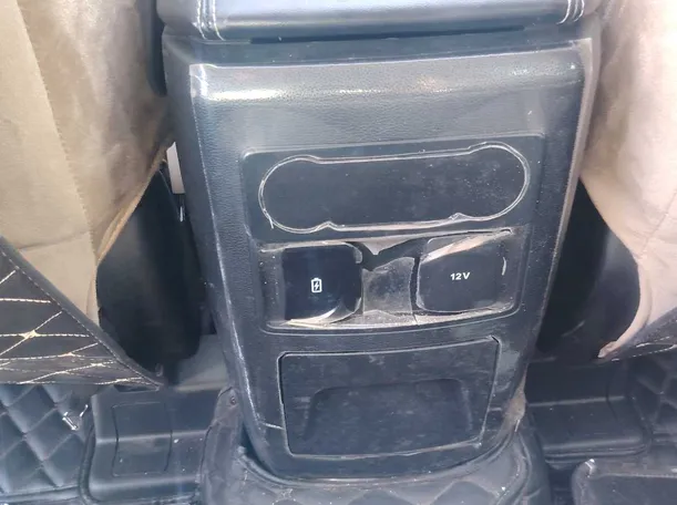 Car image 28