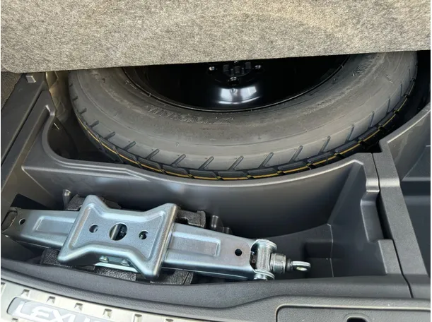 Car image 29