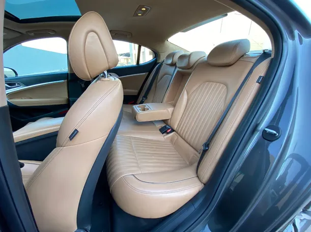 Car image 13