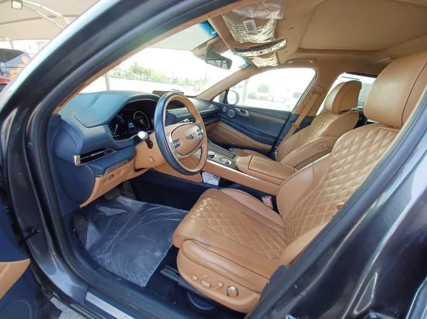 Car image 10