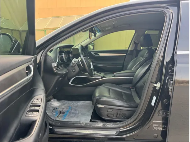 Car image 11