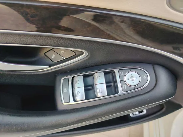 Car image 37