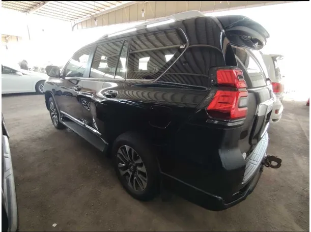 Car image 8