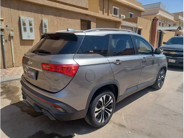 Car image 5