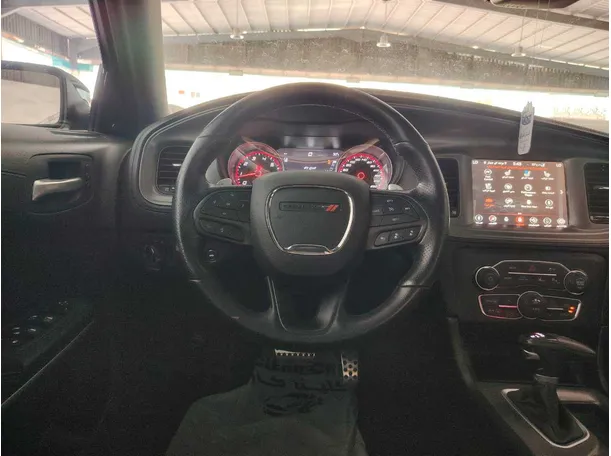 Car image 25