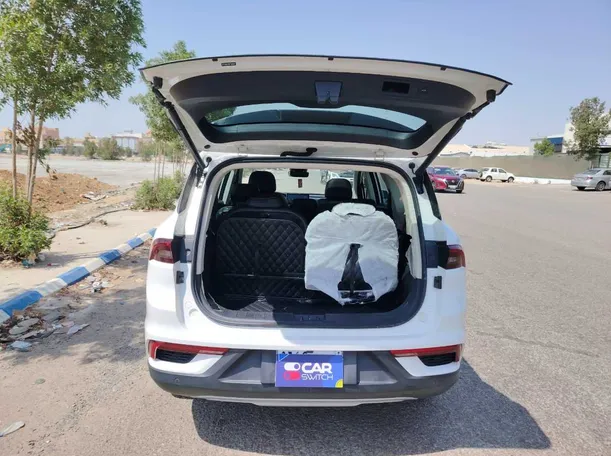 Car image 32