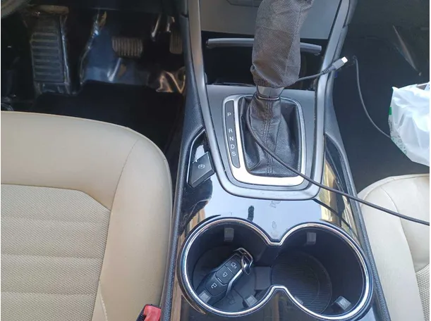 Car image 14