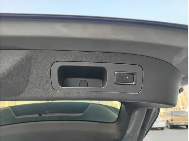 Car image 34