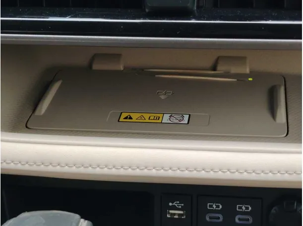 Car image 30