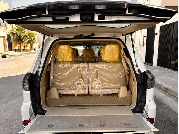 Car image 23