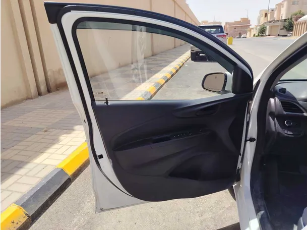 Car image 11