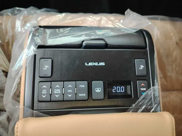 Car image 38