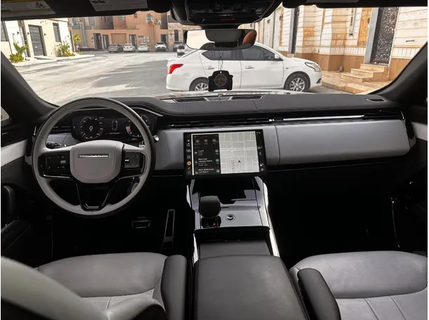 Car image 18
