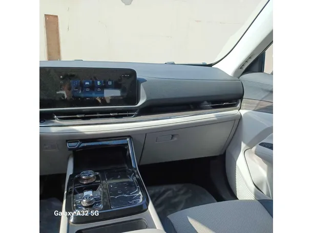 Car image 29