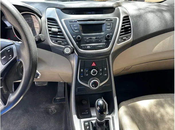 Car image 19