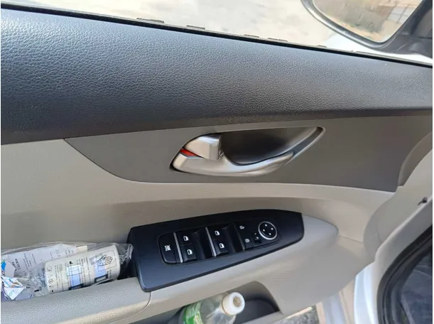 Car image 26